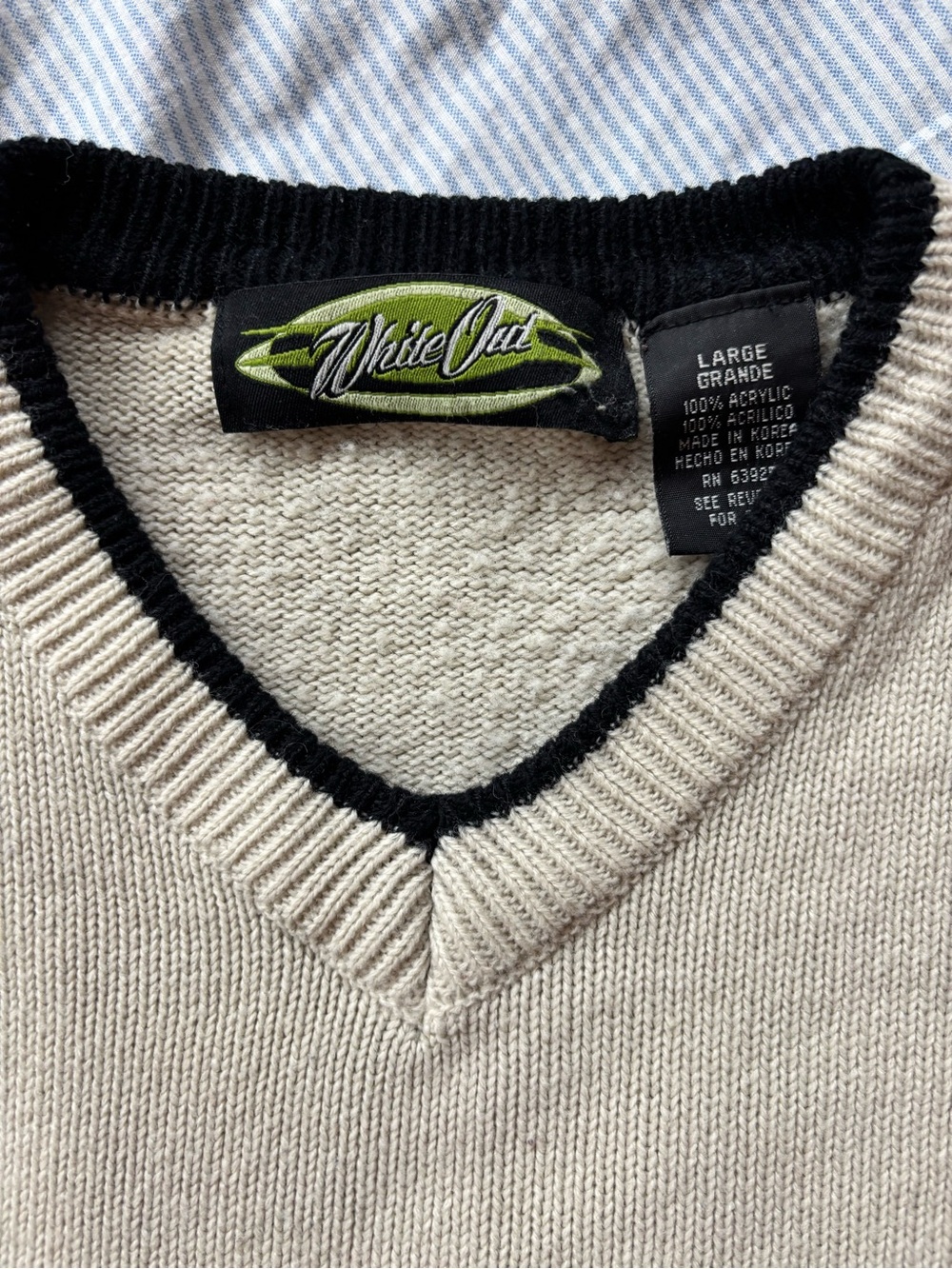 Vintage Men's Cream V-Neck Ribbed Sweater with Black Trim - Picture 2 of 2